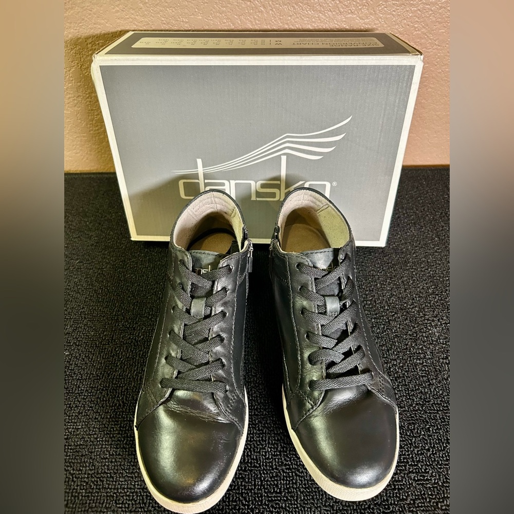Dansko In Box Onyx Milled Nubuck Black Sneakers Women's 37/ US Size 6.5-7